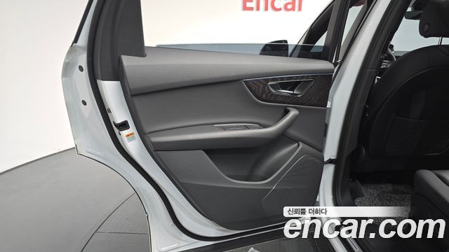 Audi Q7 2021 — photo 15