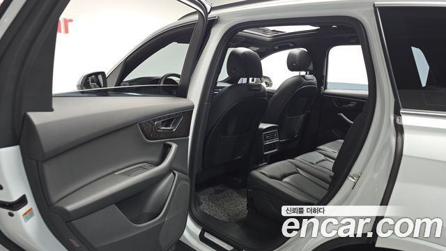 Audi Q7 2021 — photo 16