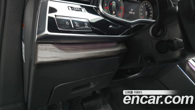 Audi Q7 2021 — photo 29