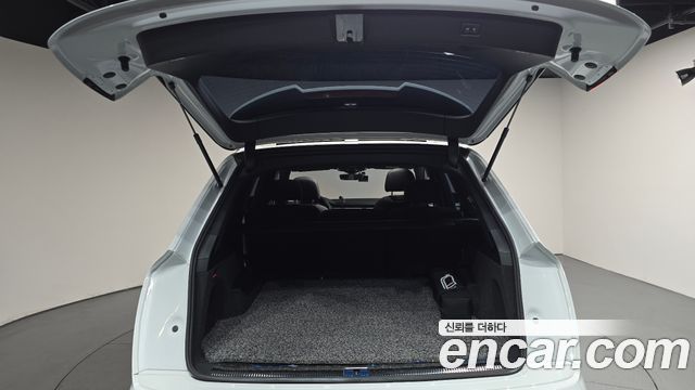 Audi Q7 2021 — photo 30