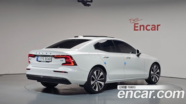 Volvo S60 2023 — photo 2