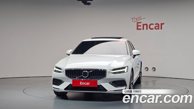 Volvo S60 2023 — photo 3