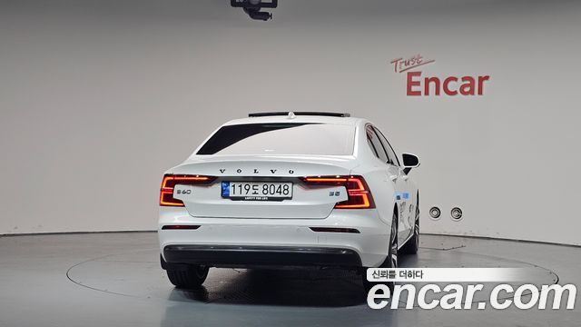 Volvo S60 2023 — photo 4