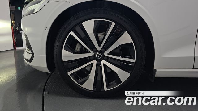 Volvo S60 2023 — photo 5