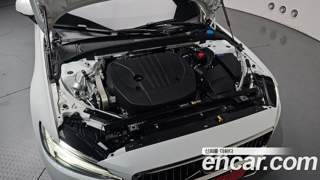 Volvo S60 2023 — photo 6