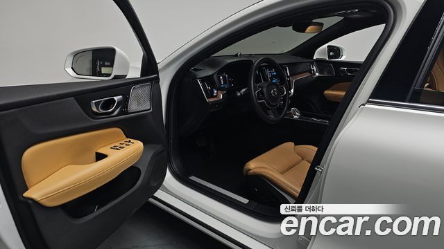 Volvo S60 2023 — photo 13