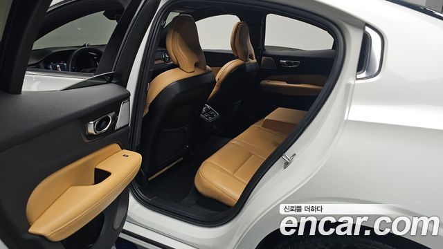 Volvo S60 2023 — photo 17
