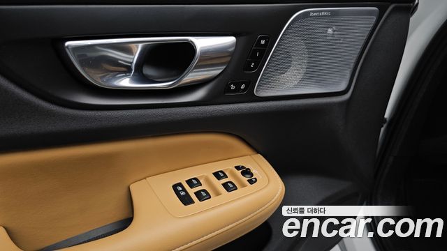 Volvo S60 2023 — photo 24