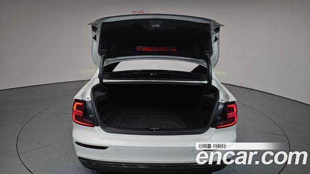 Volvo S60 2023 — photo 26