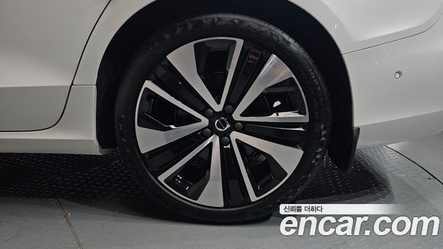 Volvo S60 2023 — photo 7
