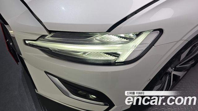 Volvo S60 2023 — photo 8