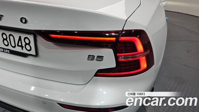 Volvo S60 2023 — photo 9