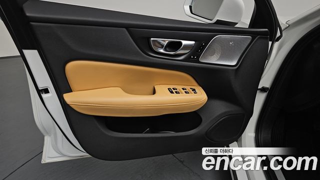 Volvo S60 2023 — photo 14