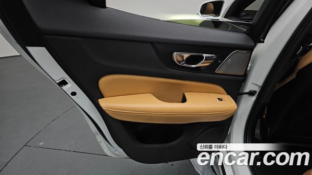 Volvo S60 2023 — photo 15
