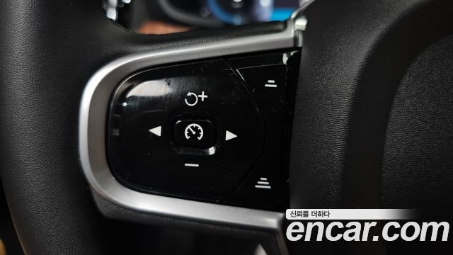 Volvo S60 2023 — photo 32