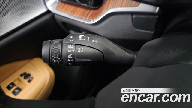 Volvo S60 2023 — photo 33