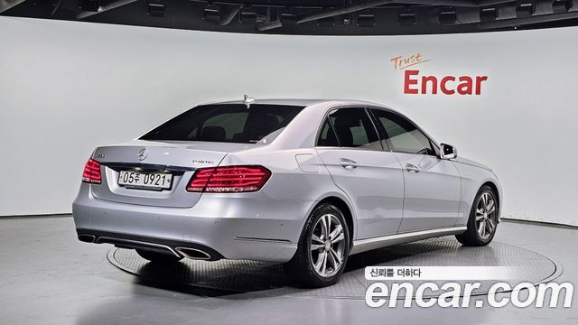 Mercedes-Benz E-Class 2016 — photo 2