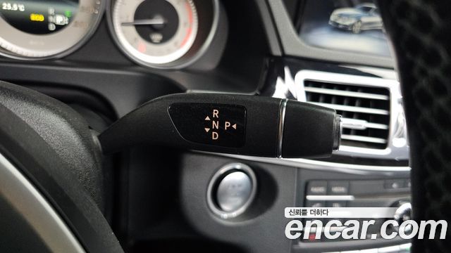Mercedes-Benz E-Class 2016 — photo 9