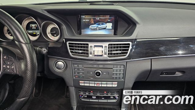 Mercedes-Benz E-Class 2016 — photo 14