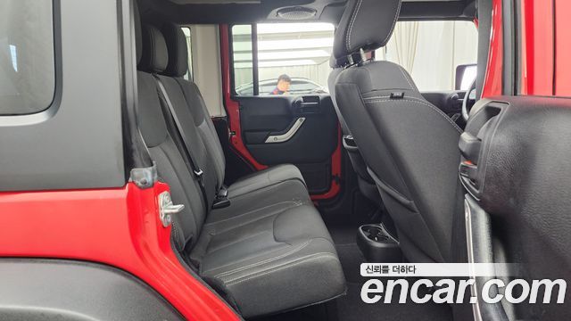 Jeep Wrangler 2016 — photo 11