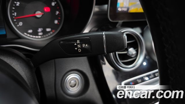 Mercedes-Benz C-Class 2019 — photo 12