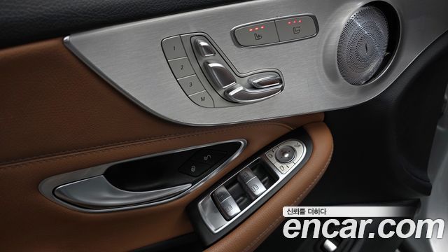 Mercedes-Benz C-Class 2019 — photo 23