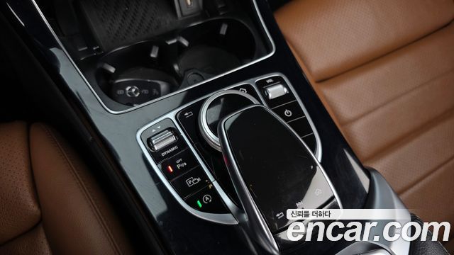 Mercedes-Benz C-Class 2019 — photo 27