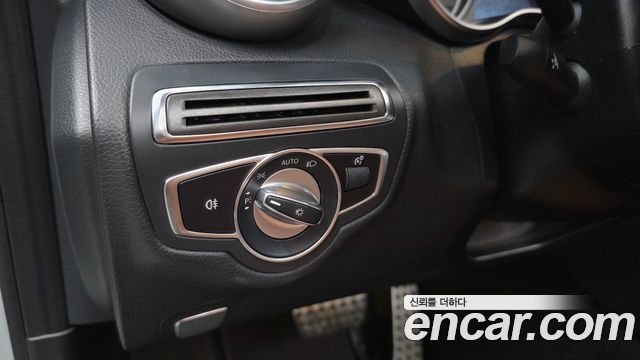 Mercedes-Benz C-Class 2019 — photo 28