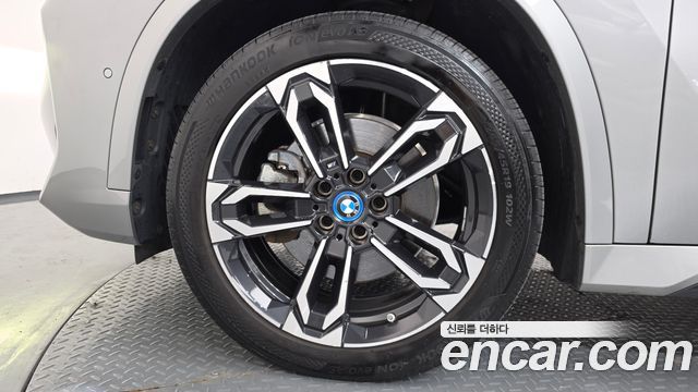 BMW iX1 2023 — photo 5