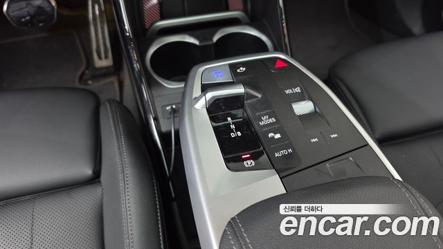BMW iX1 2023 — photo 12