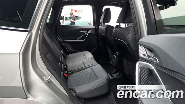 BMW iX1 2023 — photo 17