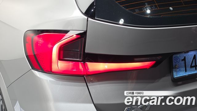 BMW iX1 2023 — photo 9