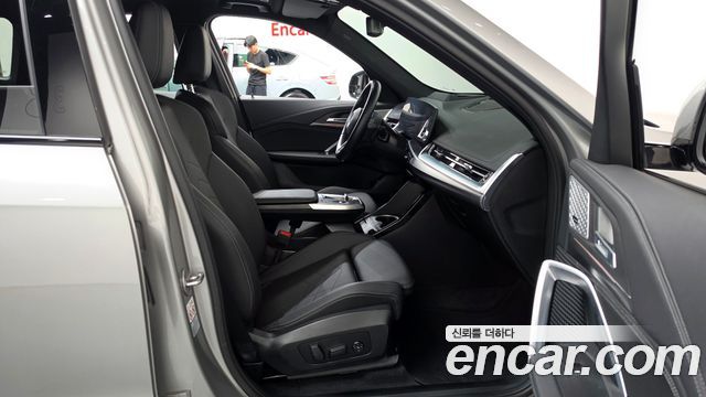 BMW iX1 2023 — photo 16