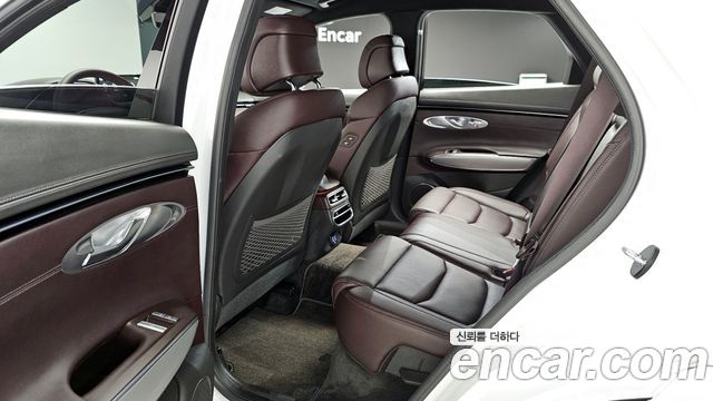 Genesis GV70 2024 — photo 17