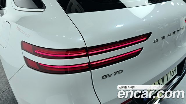 Genesis GV70 2024 — photo 9
