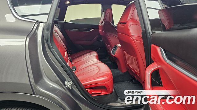 Maserati Levante 2017 — photo 11