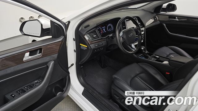 Hyundai Sonata 2018 — photo 13