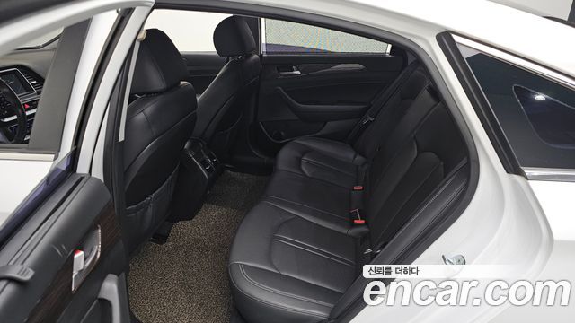Hyundai Sonata 2018 — photo 16