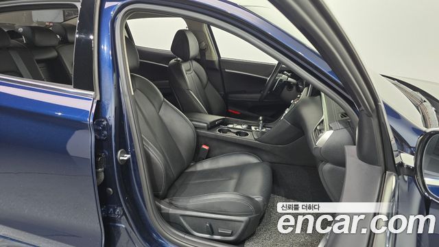 Genesis G70 2019 — photo 16