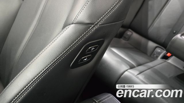 Genesis G70 2019 — photo 30