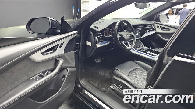 Audi Q8 2021 — photo 10
