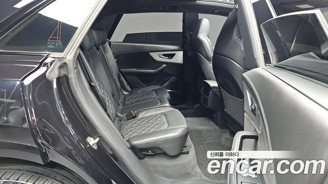 Audi Q8 2021 — photo 11