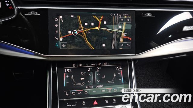 Audi Q8 2021 — photo 13
