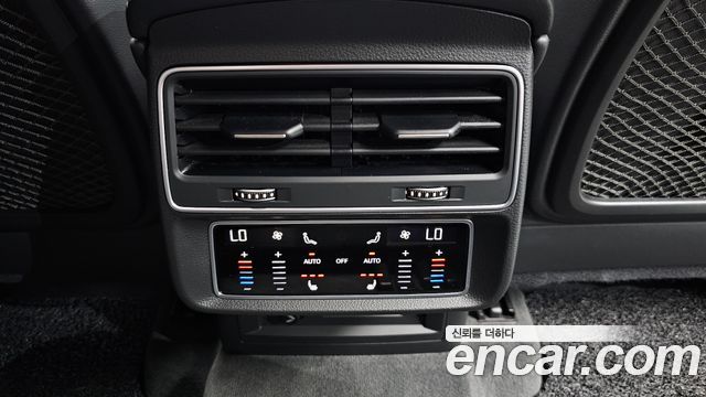 Audi Q8 2021 — photo 18