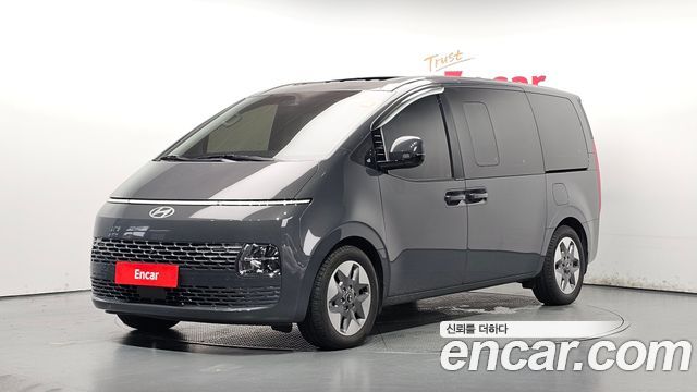Hyundai Staria 2025 — photo 1