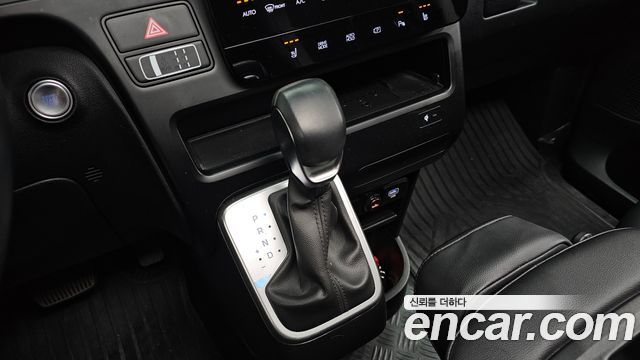Hyundai Staria 2025 — photo 9