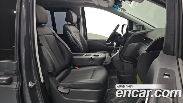 Hyundai Staria 2025 — photo 10
