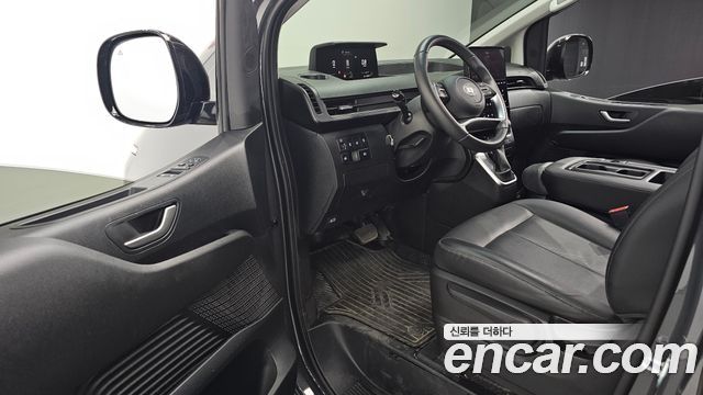 Hyundai Staria 2025 — photo 11