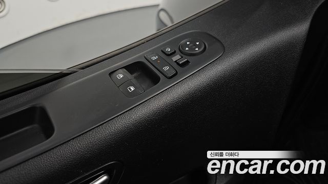 Hyundai Staria 2025 — photo 17