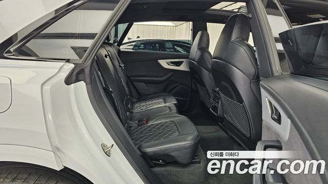 Audi Q8 2023 — photo 18